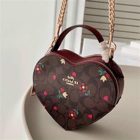 bolsa coach original de corazon|coach heart crossbody.